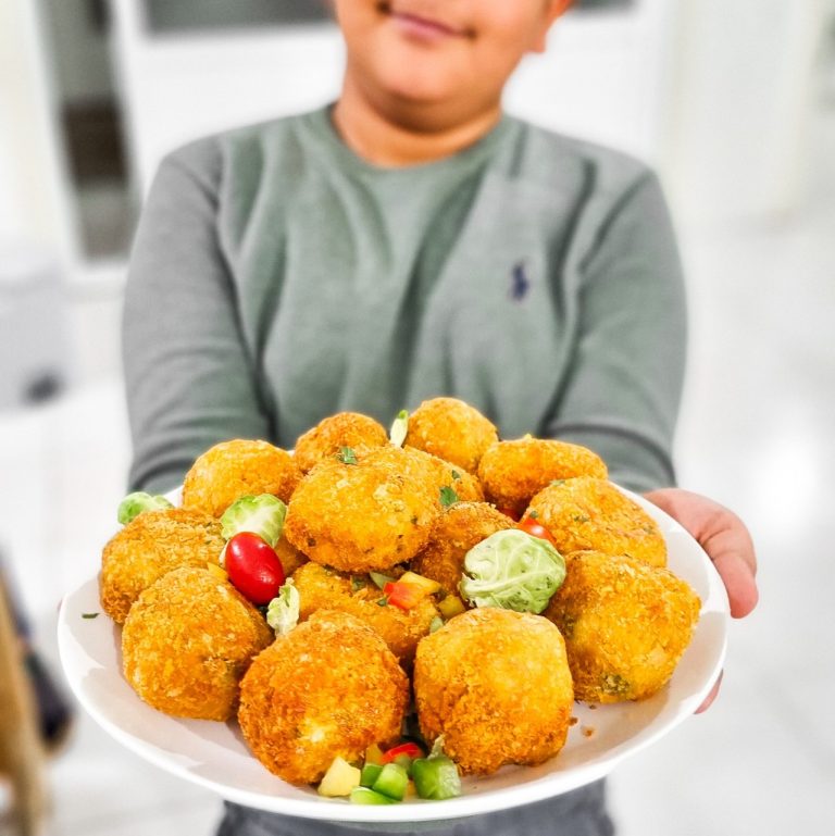 photo_5818972781436583680_y